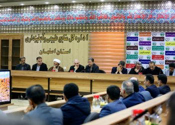 ضرورت فرماندهی واحد و پایداری در طرح‌های درختکاری و زیست‌محیطی / تأکید استاندار اصفهان بر مردمی‌سازی و نظارت شفاف